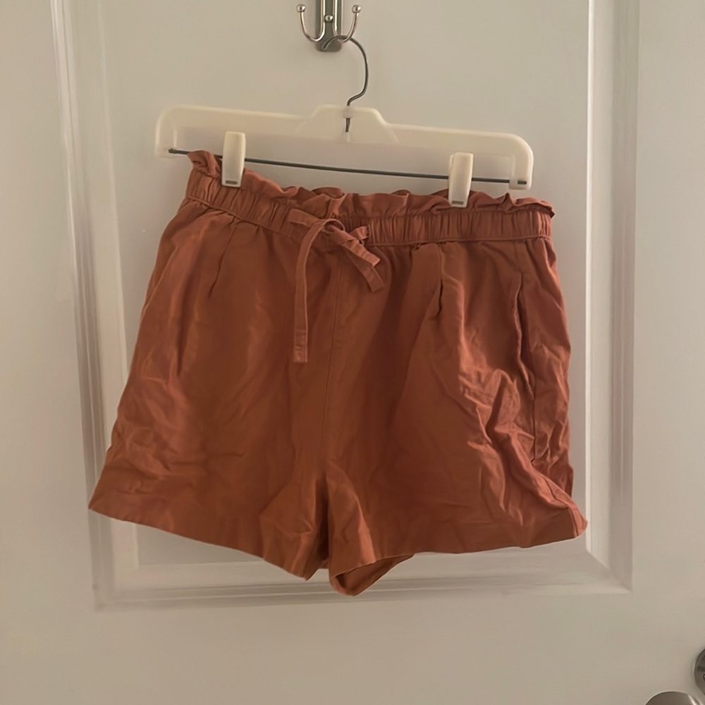 Uniqlo S high waist paperbag shorts